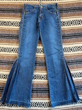 Wrangler Flare Jeans with Side Eyelet Detail 28x32 Low Rise